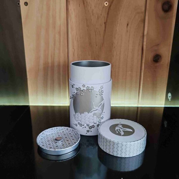 Lata de té blanca con doble tapa a presión 100 g