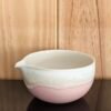 Cuenco matcha latte Amarillo o rosa Fuji con pico, esmalte mate amarillo y blanco crema, 450 ml