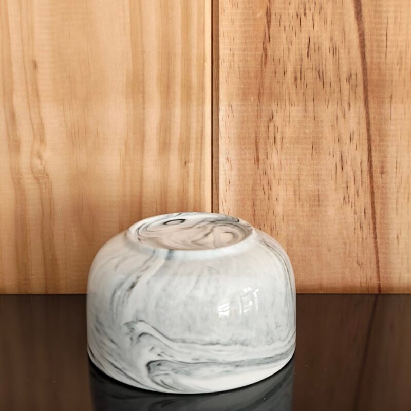 Cuenco matcha Gurei de cerámica con esmalte gris y blanco efecto mármol, chawan moderno de 320 ml