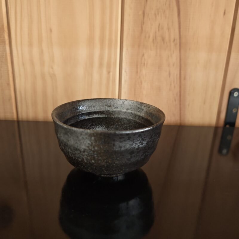 Cuenco matcha Goma Cuenco matcha Goma de cerámica negro antracita moteado, chawan wan-nari de 180 ml